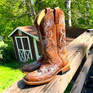 Woman’s square toe cowgirl boots